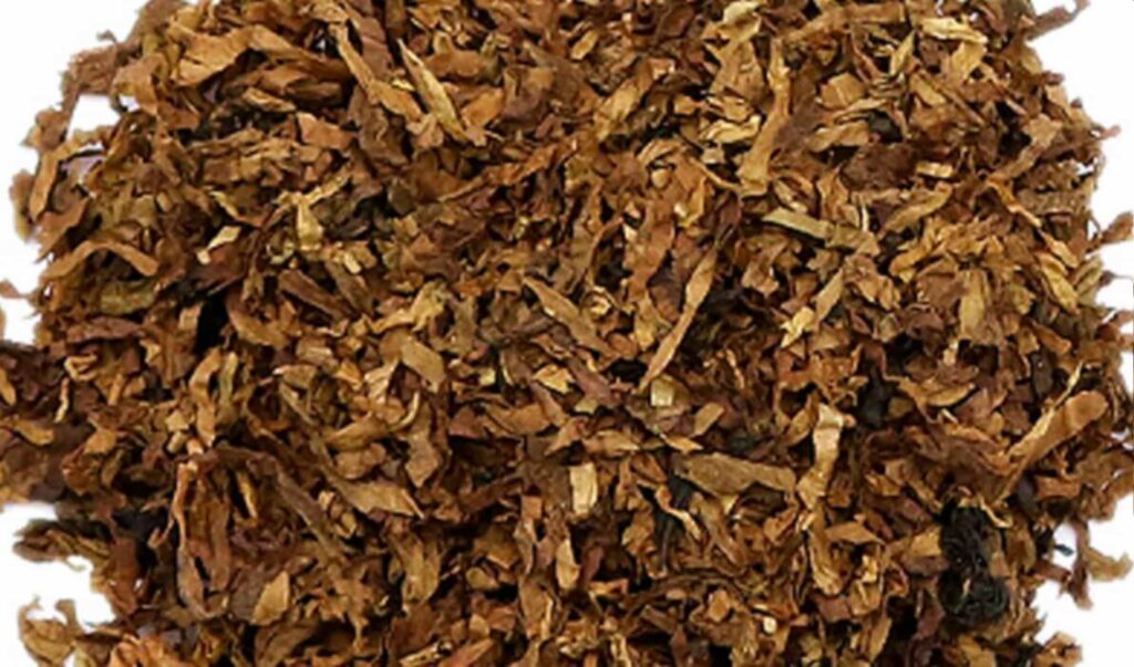 Куча рассыпчатых листьев табака Burley